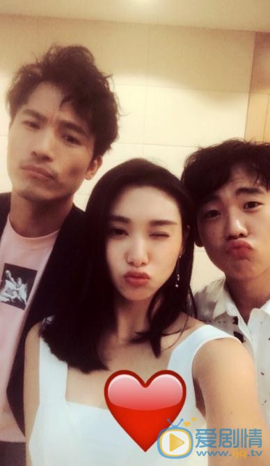 王嘉宁与人合照 王嘉宁高清写真_王嘉宁高清剧照