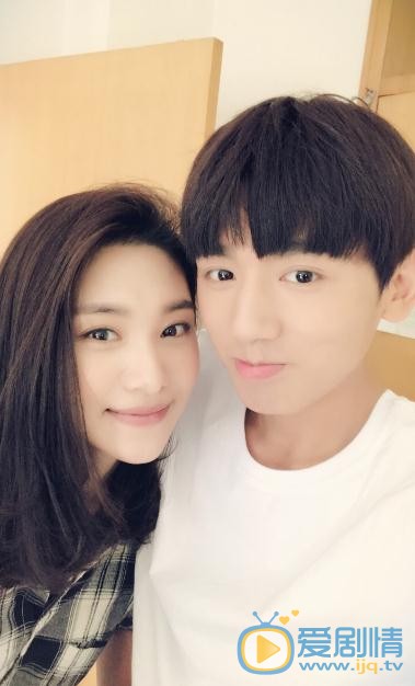 王嘉宁与人合照 王嘉宁高清写真_王嘉宁高清剧照