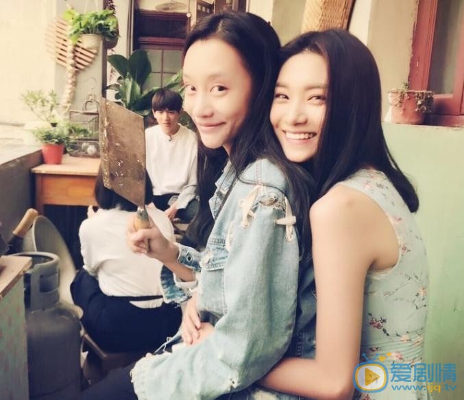 王嘉宁与人合照 王嘉宁高清写真_王嘉宁高清剧照