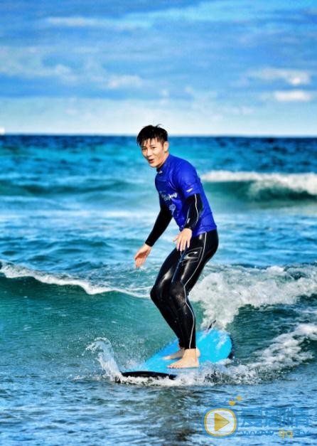 王嘉冲浪写真 王嘉高清写真_王嘉高清剧照