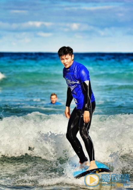 王嘉冲浪写真 王嘉高清写真_王嘉高清剧照