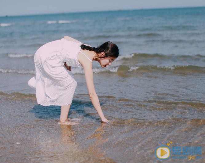 梁洁海边写真 梁洁高清写真_梁洁高清剧照
