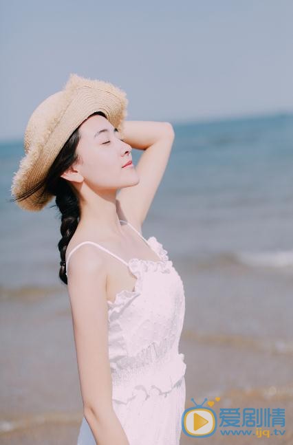 梁洁海边写真 梁洁高清写真_梁洁高清剧照