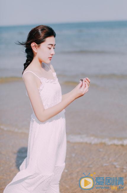 梁洁海边写真 梁洁高清写真_梁洁高清剧照
