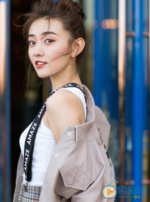 梁洁街拍写真 梁洁高清写真_梁洁高清剧照