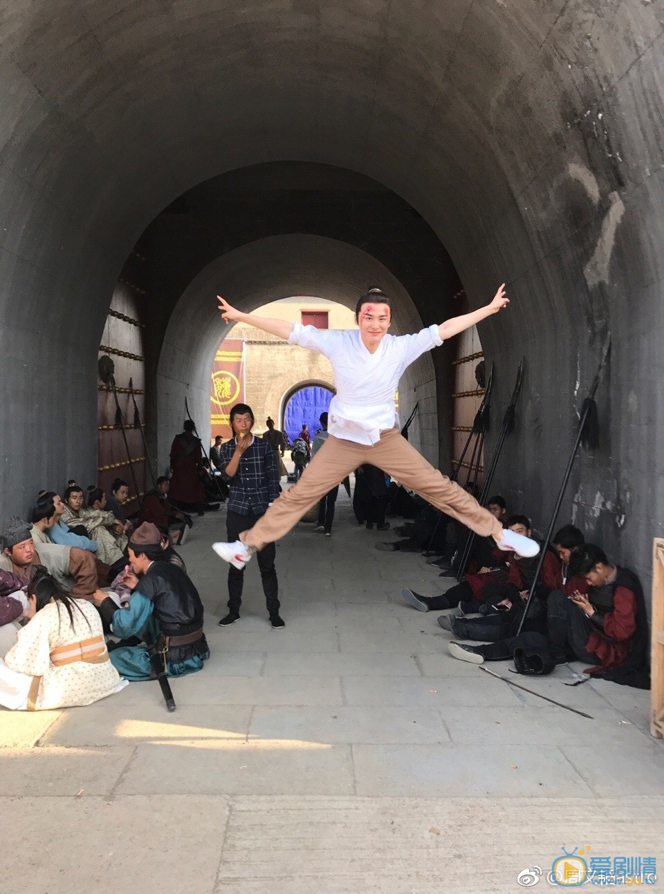 周文韬户外旅行照 周文韬高清写真_周文韬高清剧照