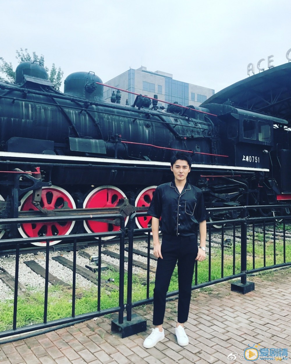 周文韬户外旅行照 周文韬高清写真_周文韬高清剧照
