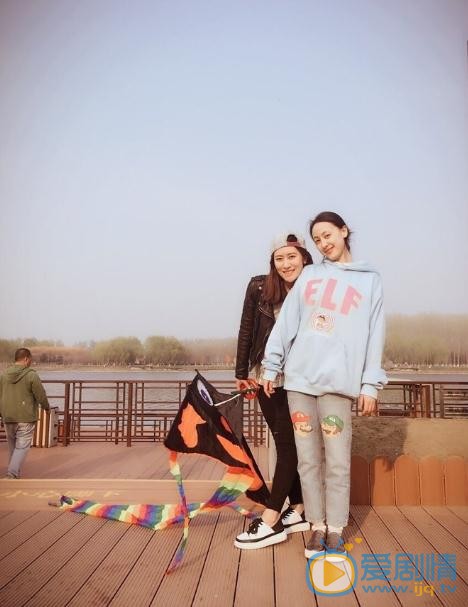 袁晓旭与人合照 袁晓旭高清写真_袁晓旭高清剧照