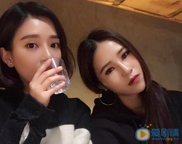 张颖冰朋友合照 张颖冰高清写真_张颖冰高清剧照
