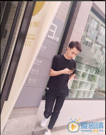 薛翔匀机场照写真 薛翔匀高清写真_薛翔匀高清剧照