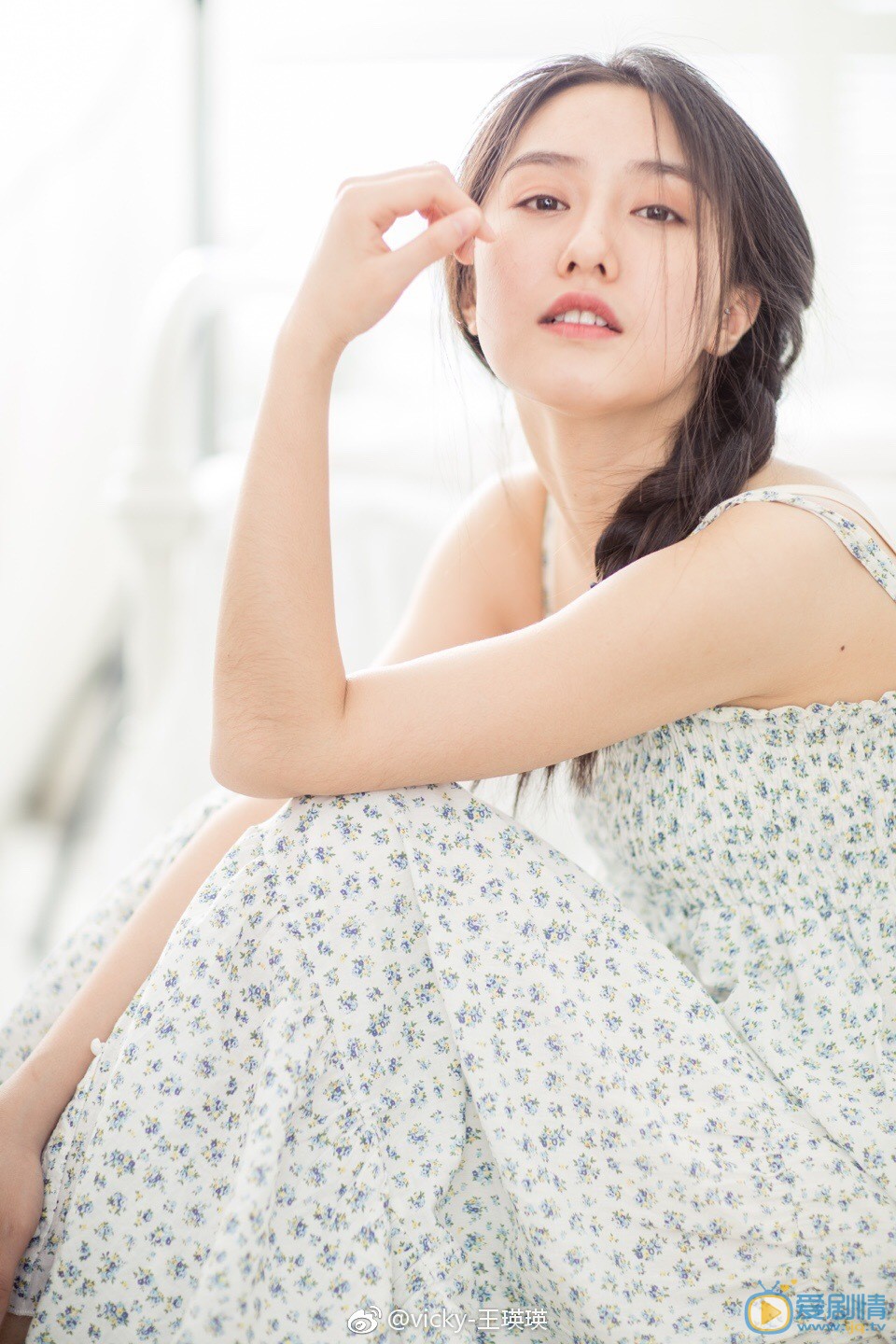 王瑛瑛夏日 王瑛瑛高清写真_王瑛瑛高清剧照