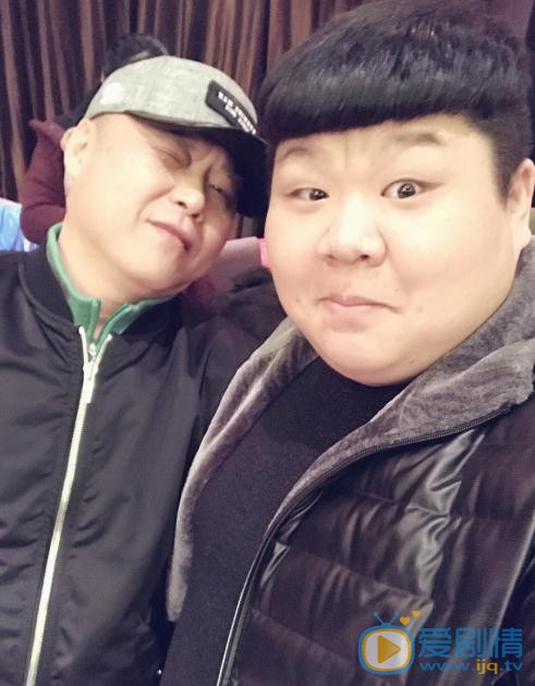 李东明与人合照 李东明高清写真_李东明高清剧照