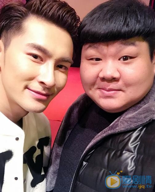 李东明与人合照 李东明高清写真_李东明高清剧照