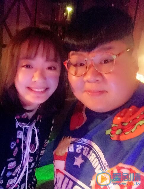 李东明与人合照 李东明高清写真_李东明高清剧照