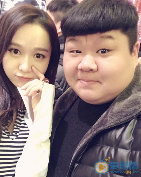李东明与人合照 李东明高清写真_李东明高清剧照