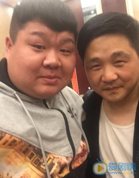 李东明与人合照 李东明高清写真_李东明高清剧照