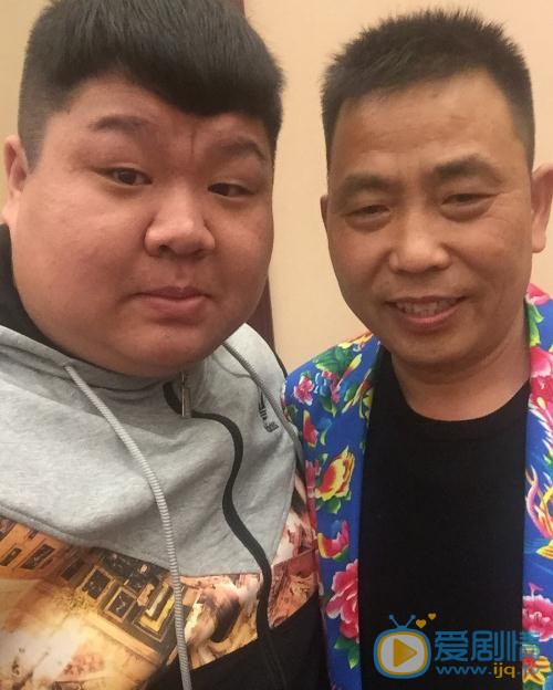 李东明与人合照 李东明高清写真_李东明高清剧照