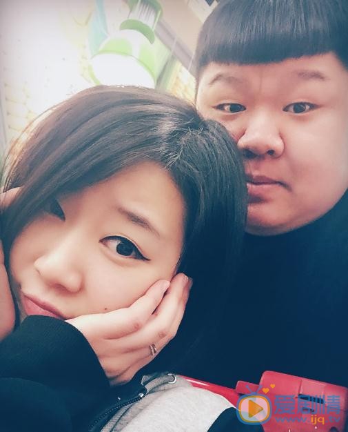 李东明与人合照 李东明高清写真_李东明高清剧照
