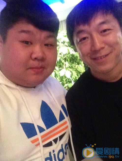 李东明与人合照 李东明高清写真_李东明高清剧照