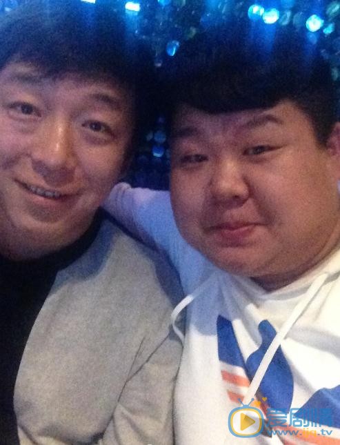 李东明与人合照 李东明高清写真_李东明高清剧照
