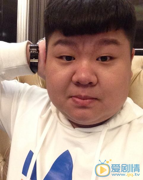 李东明与人合照 李东明高清写真_李东明高清剧照