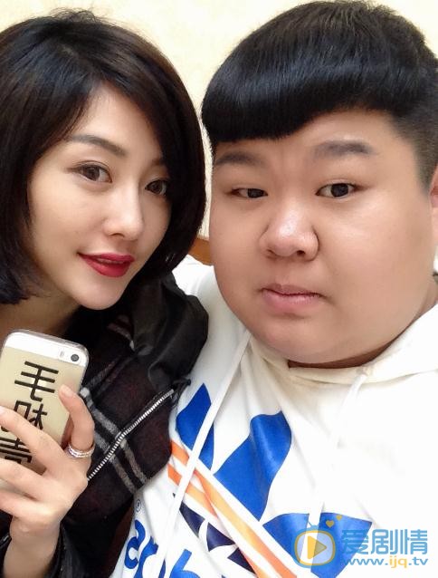 李东明与人合照 李东明高清写真_李东明高清剧照