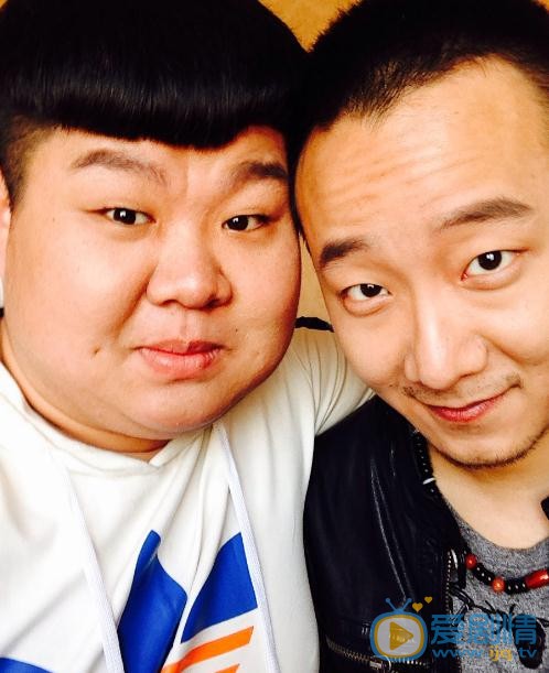 李东明与人合照 李东明高清写真_李东明高清剧照