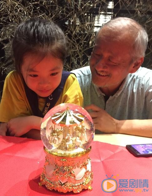陈朵怡家人合照 陈朵怡高清写真_陈朵怡高清剧照