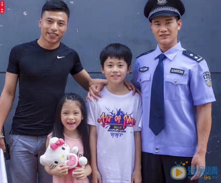 陈朵怡与人合照 陈朵怡高清写真_陈朵怡高清剧照