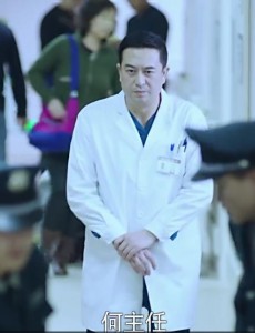 急诊科医生何建一的右手为什么会抖？何建一的右手怎么了？