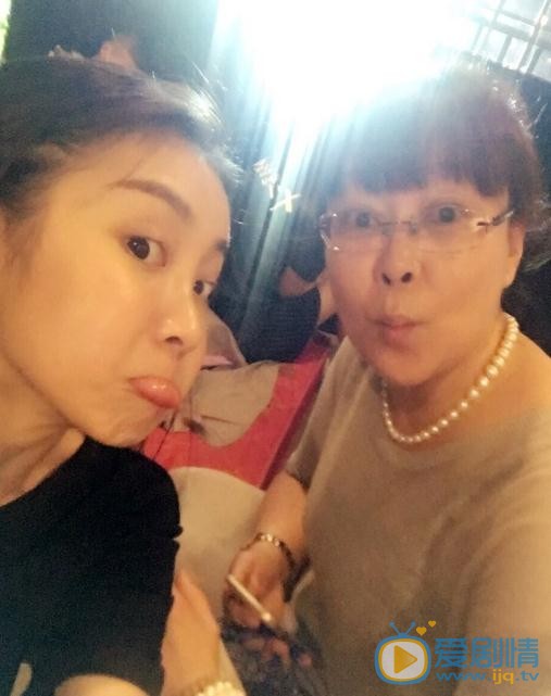 赵崔玮家人合照 赵崔玮高清写真_赵崔玮高清剧照
