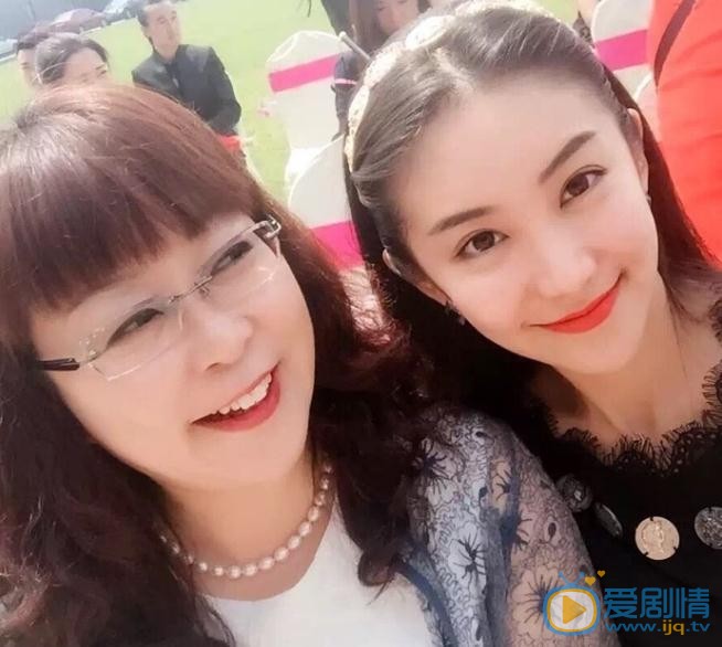 赵崔玮家人合照 赵崔玮高清写真_赵崔玮高清剧照