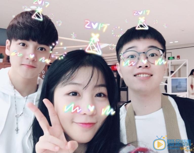 刘帅与人合照 刘帅高清写真_刘帅高清剧照