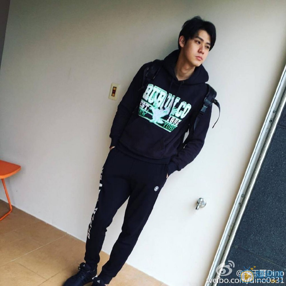 李玉玺街拍写真 李玉玺高清写真_李玉玺高清剧照