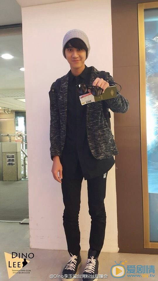 李玉玺参加活动照 李玉玺高清写真_李玉玺高清剧照