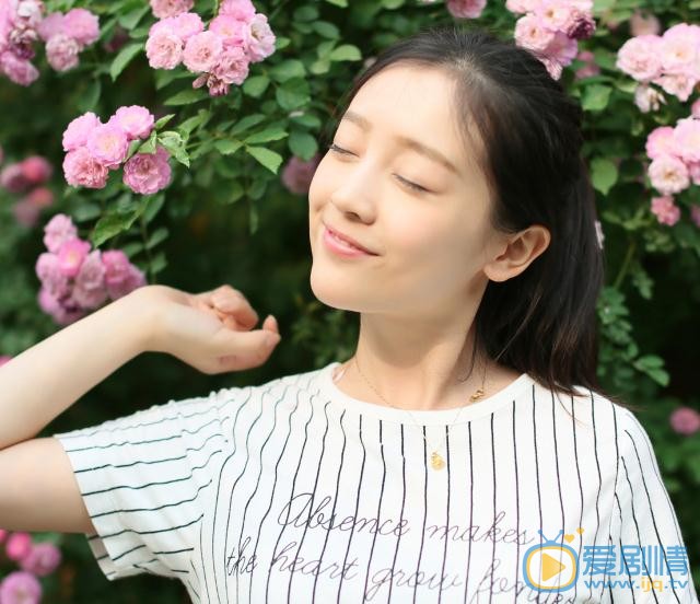 何花夏日写真 何花高清写真_何花高清剧照