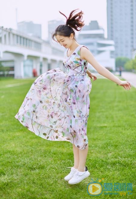 何花夏日写真 何花高清写真_何花高清剧照