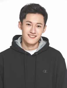 致我们单纯的小美好李束是谁演的？李束扮演者张何昊臻个人资料、写真及生活照欣赏