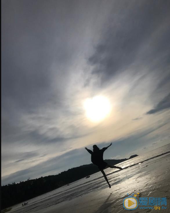 曲昱曈旅行街拍 曲昱曈高清写真_曲昱曈高清剧照