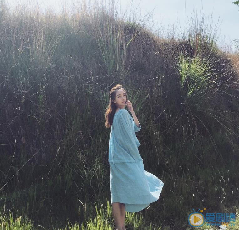 曲昱曈旅行街拍 曲昱曈高清写真_曲昱曈高清剧照