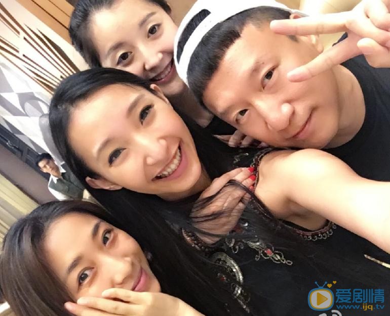 胡伊静与人合照 胡伊静高清写真_胡伊静高清剧照