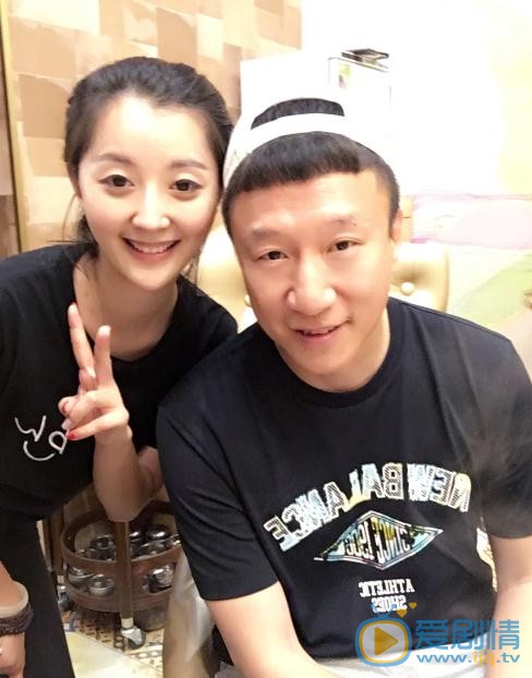 胡伊静与人合照 胡伊静高清写真_胡伊静高清剧照