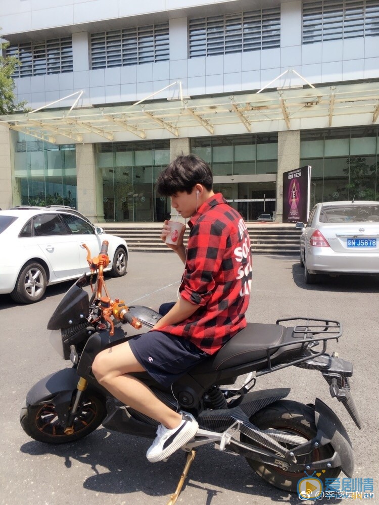 李逸男生活照写真 李逸男高清写真_李逸男高清剧照