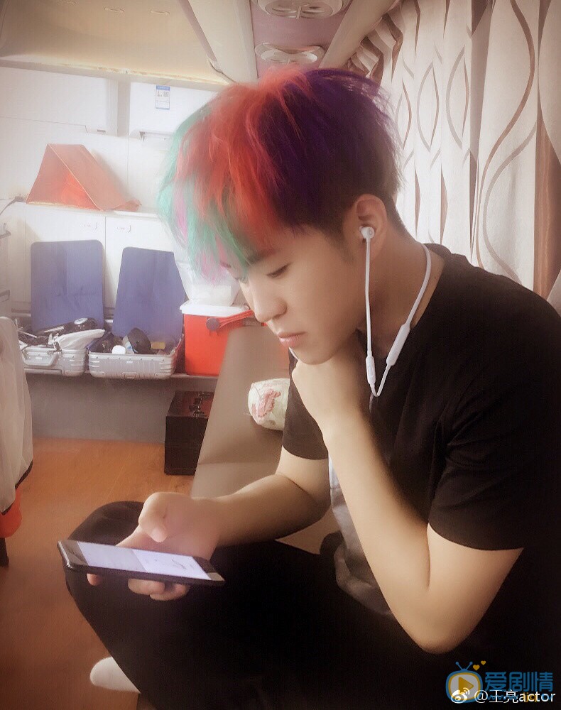 王亮演出写真 王亮高清写真_王亮高清剧照