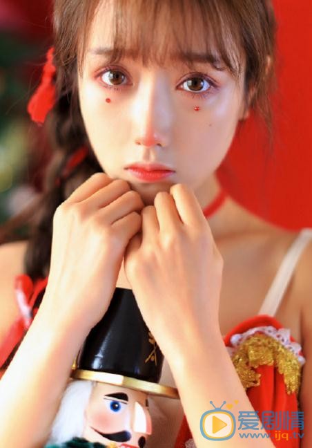 谭湘君红色写真 谭湘君高清写真_谭湘君高清剧照