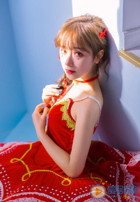 谭湘君红色写真 谭湘君高清写真_谭湘君高清剧照