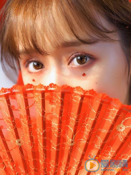 谭湘君红色写真 谭湘君高清写真_谭湘君高清剧照