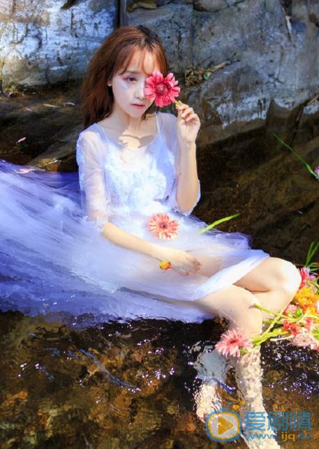 谭湘君水中写真 谭湘君高清写真_谭湘君高清剧照