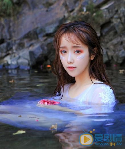 谭湘君水中写真 谭湘君高清写真_谭湘君高清剧照