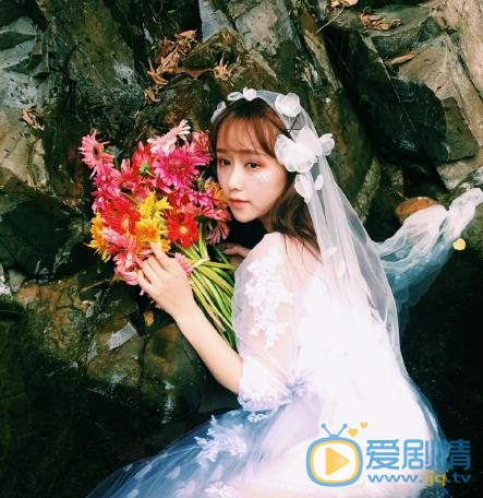 谭湘君水中写真 谭湘君高清写真_谭湘君高清剧照
